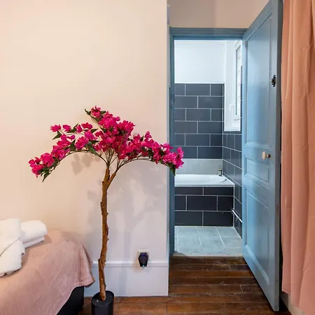 Apartmán Stylish 2-bedroom Near The Famous Moulin Rouge
