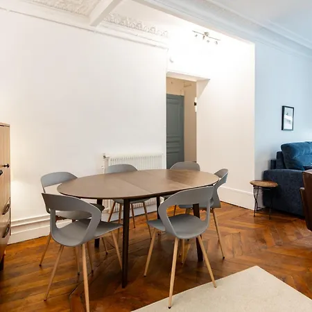 Stylish 2-bedroom Near The Famous Moulin Rouge * Paříž